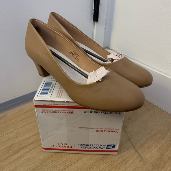 Journee Collection Luu Round Toe Low Heel Dress Pump in  Chestnut Brown NWOB - Picture 9 of 12